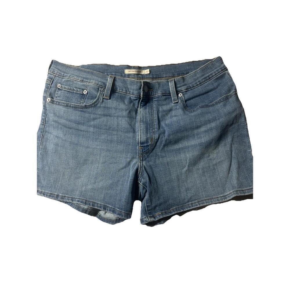 Levis Women's Mid Length Shorts Light Wash Size 33. BR